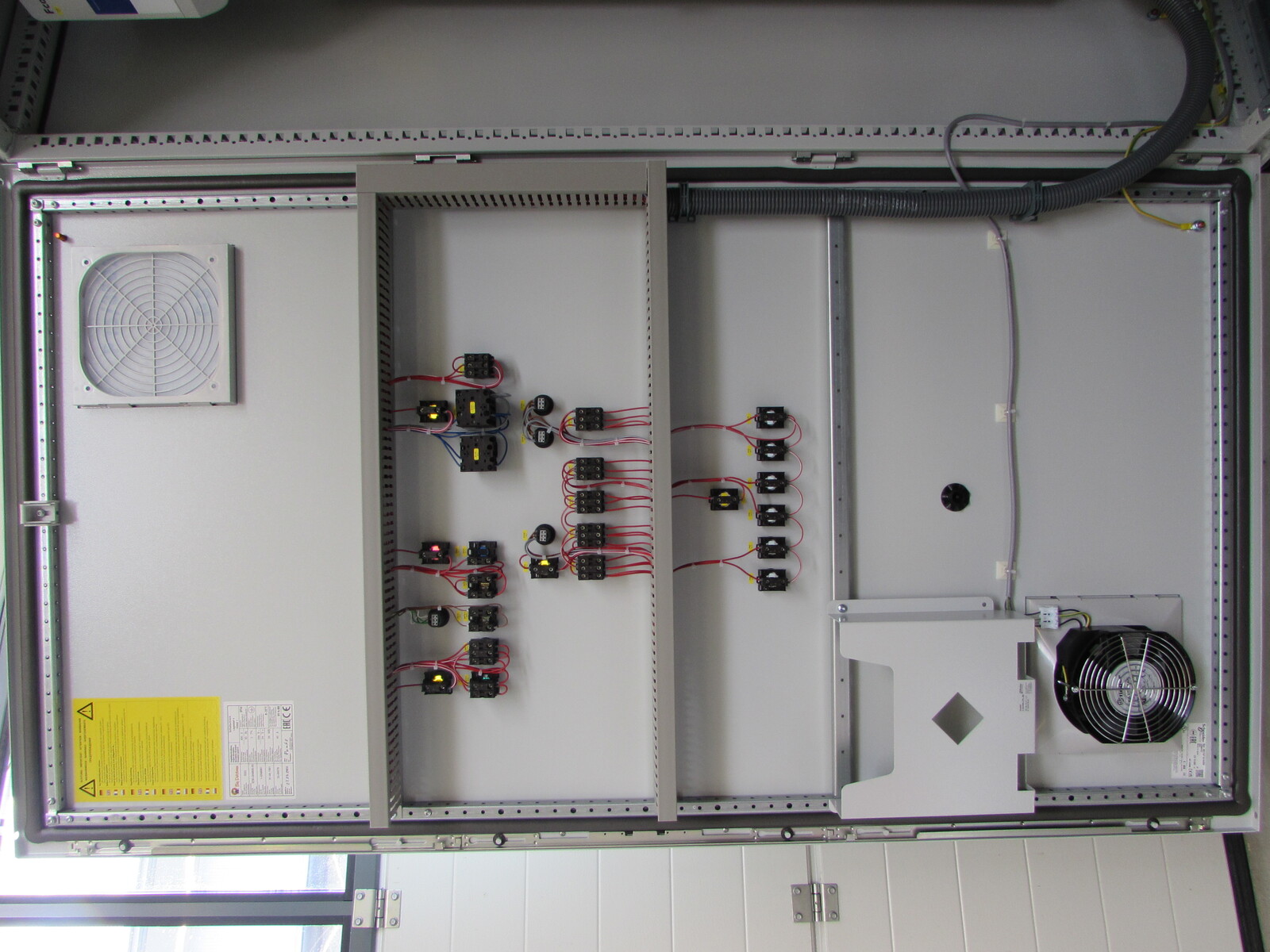 Switch cabinet laying stable 4/ compartment 1